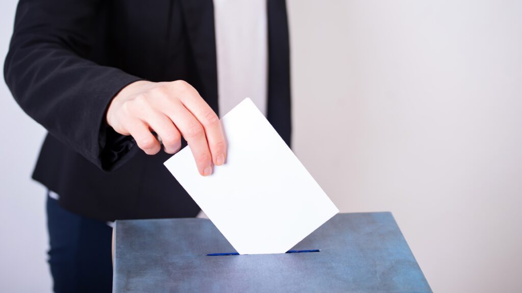 Course: How to rig an election with AI - Digital Skills Education